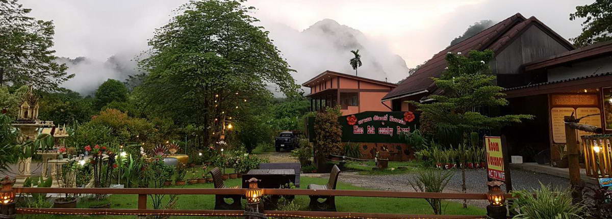 Khao Sok Country Resort has their own restaurant and comfortable rooms with mountain views and air-conditioned rooms with FREE WiFi